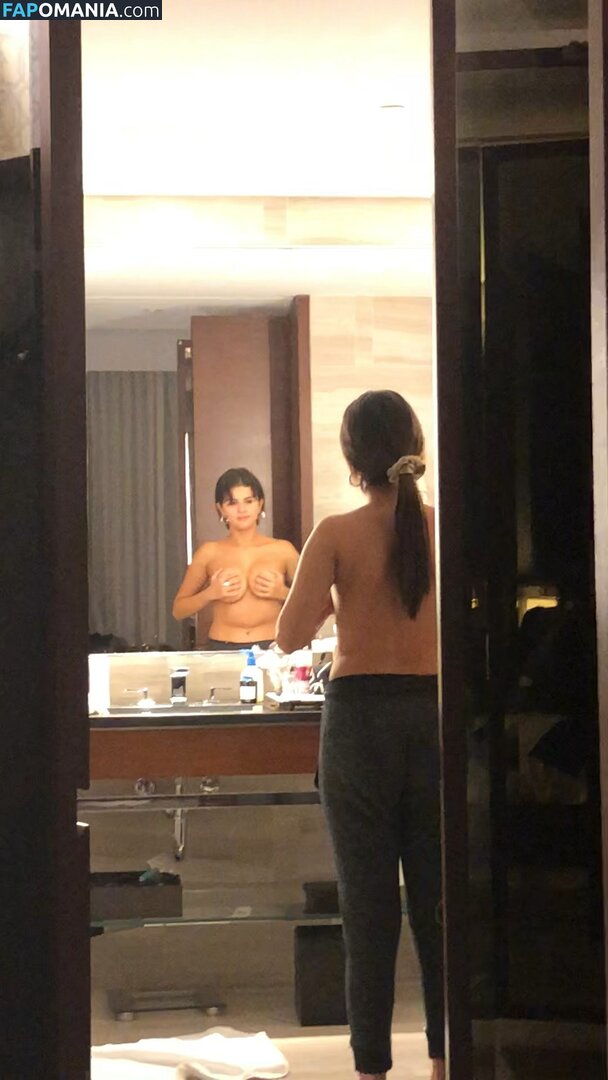 Selena Gomez Çıplak Sızdırılmış Fotoğraf #34