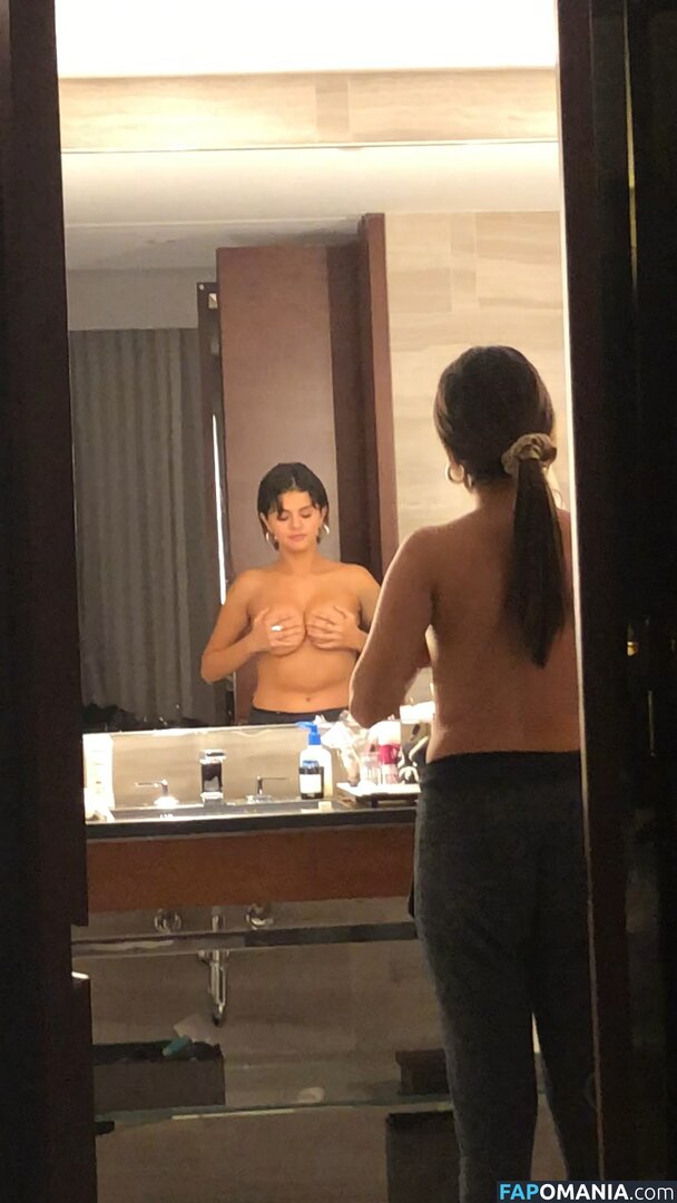 Selena Gomez Çıplak Sızdırılmış Fotoğraf #35