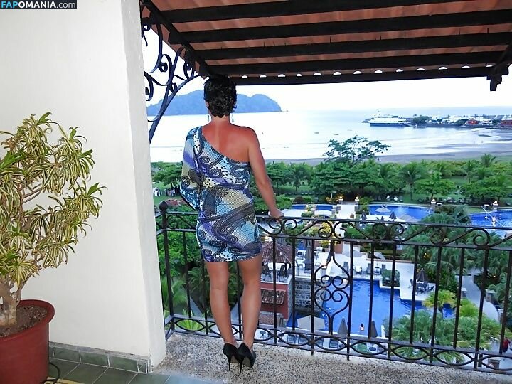 Serena Deeb Çıplak Sızdırılmış Fotoğraf #3