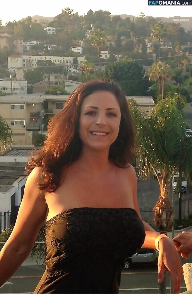 Serena Deeb Çıplak Sızdırılmış Fotoğraf #15