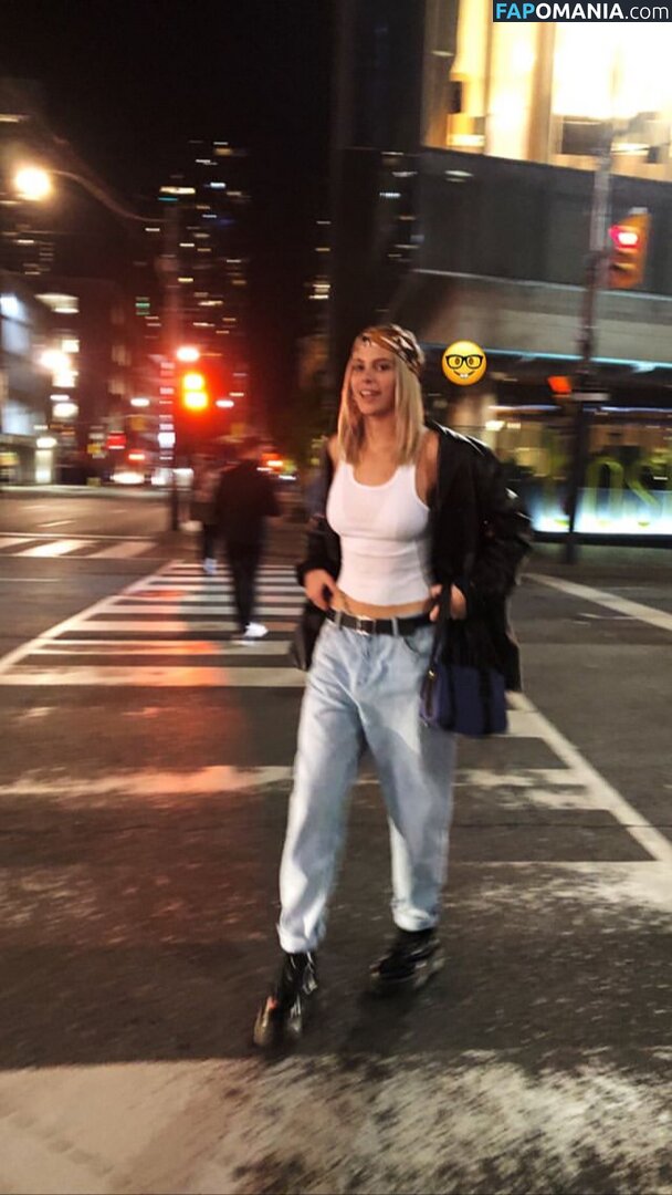 Sesil Karatantcheva Çıplak Sızdırılmış Fotoğraf #1