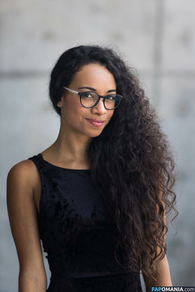 Shani Hamilton Çıplak Sızdırılmış Fotoğraf #6