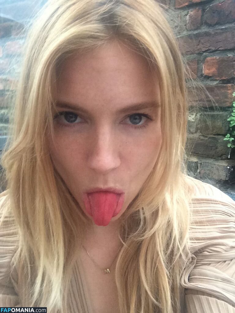 Sienna Miller Çıplak Sızdırılmış Fotoğraf #23