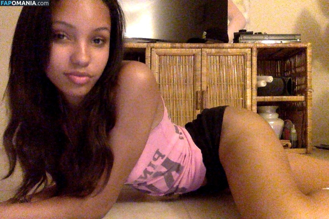 Staci Lyon Çıplak Sızdırılmış Fotoğraf #26