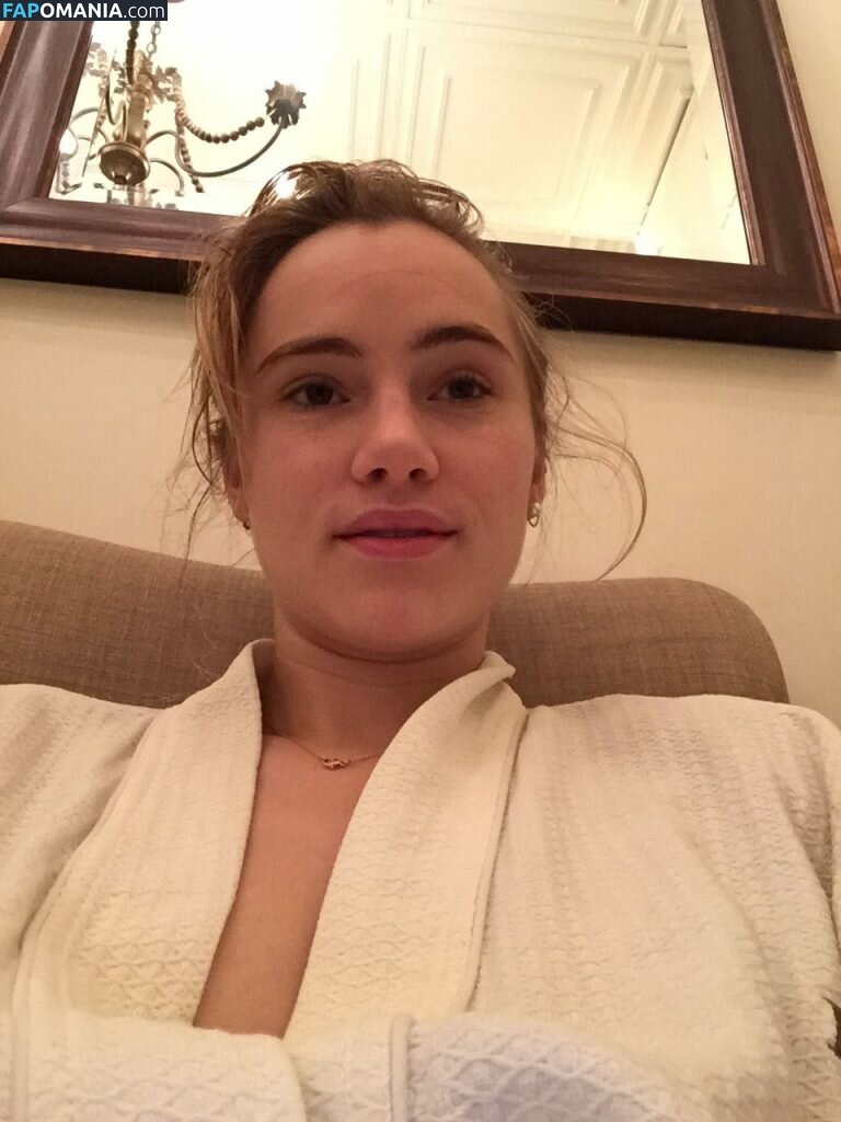 Suki Waterhouse Çıplak Sızdırılmış Fotoğraf #1