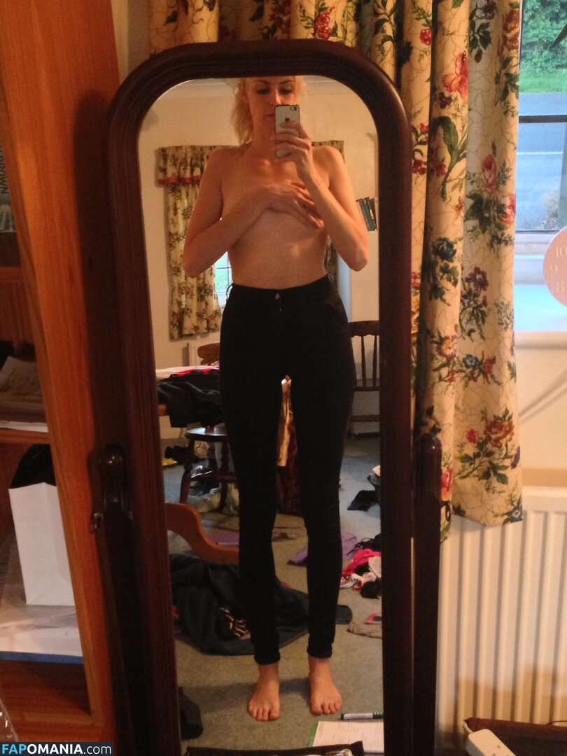 Tamsin Egerton Çıplak Sızdırılmış Fotoğraf #1