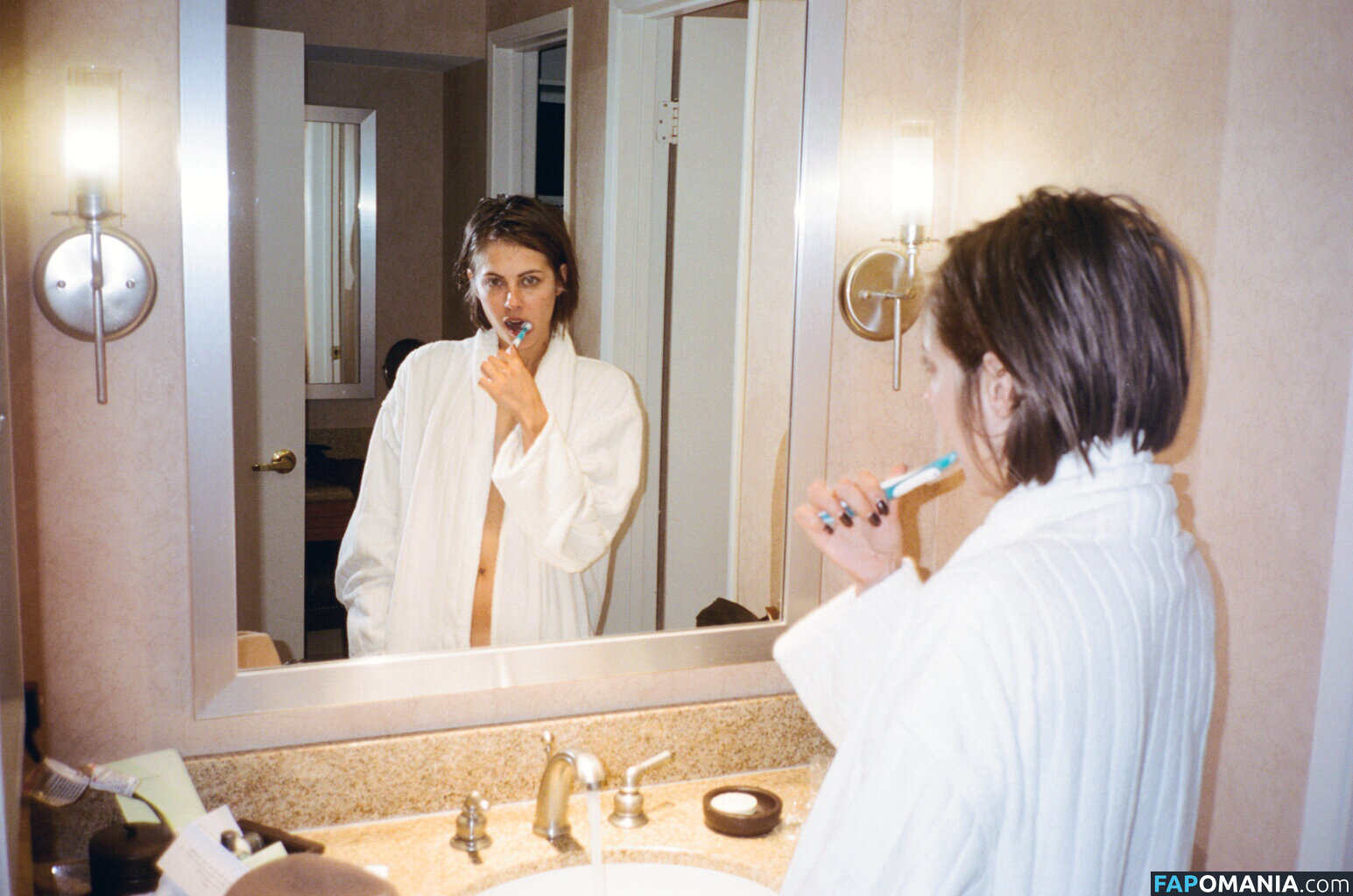 Willa Holland Çıplak Sızdırılmış Fotoğraf #5