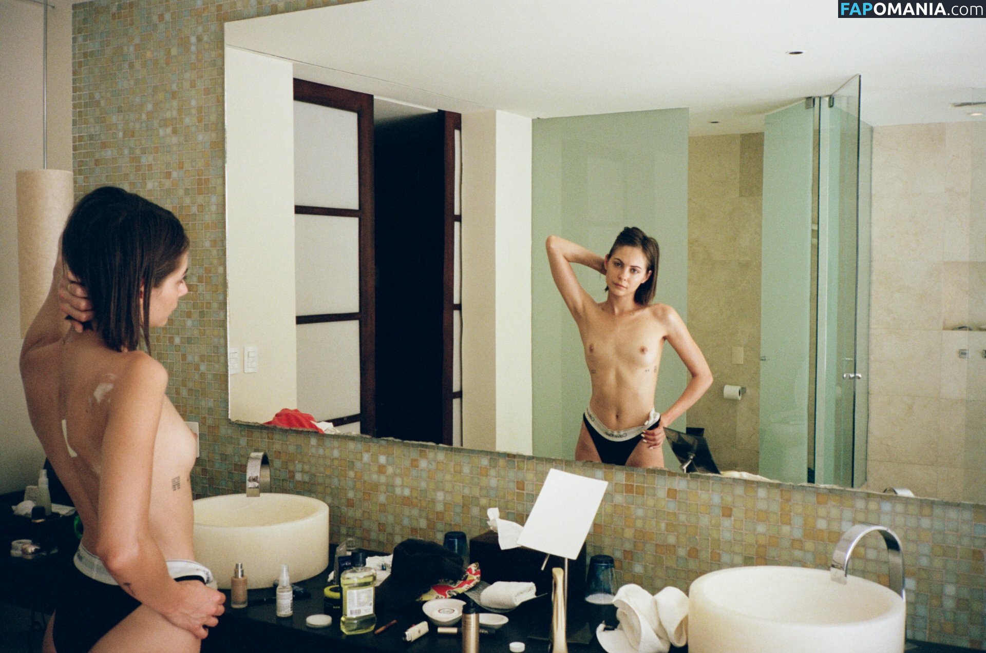 Willa Holland Çıplak Sızdırılmış Fotoğraf #39
