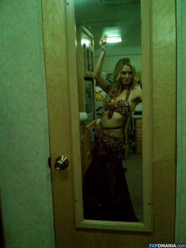 Yvonne Strahovski Çıplak Sızdırılmış Fotoğraf #32
