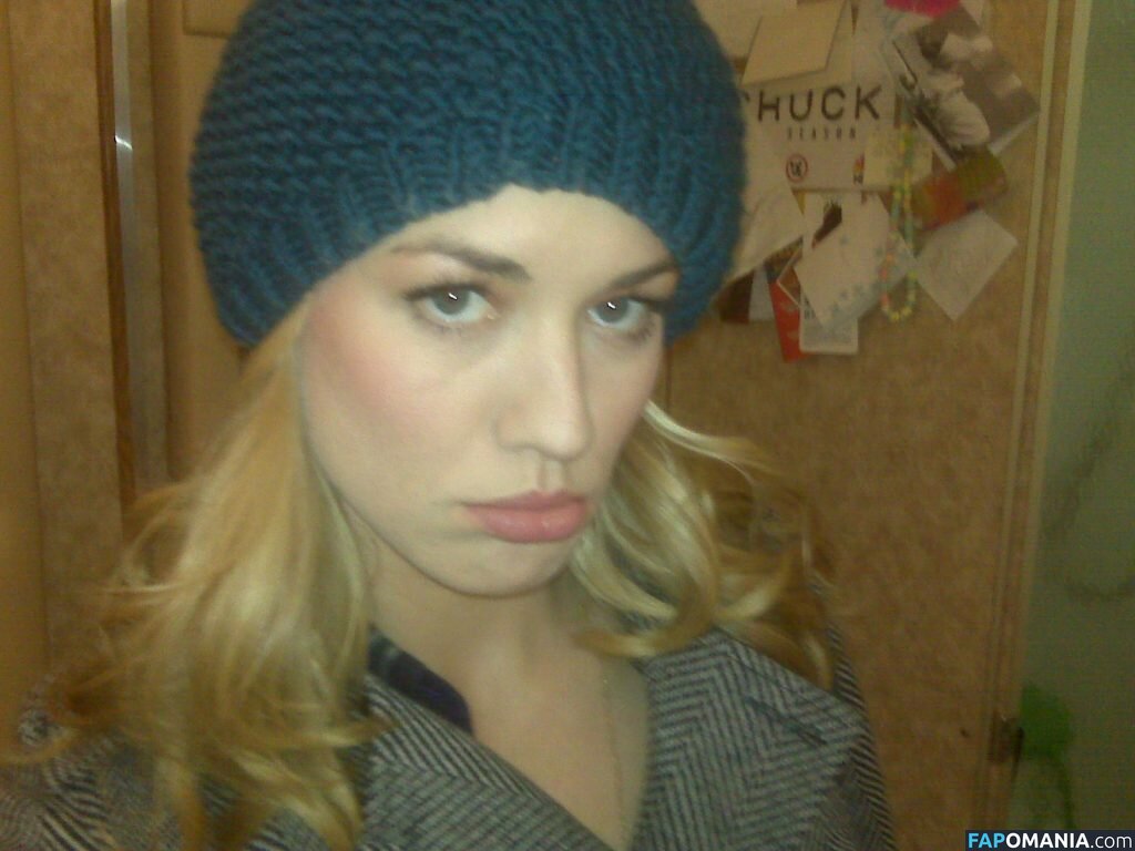 Yvonne Strahovski Çıplak Sızdırılmış Fotoğraf #58