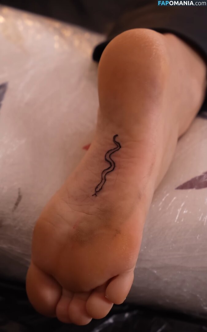 Adeline Chetail Çıplak OnlyFans  Sızdırılmış Fotoğraf #4