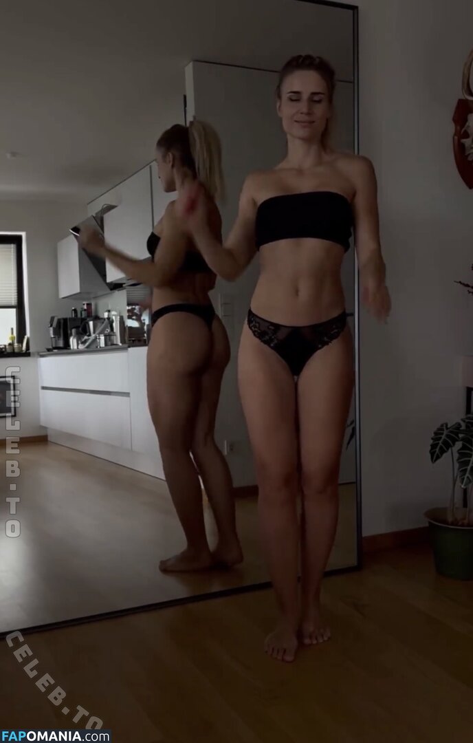 Adrienne Koleszar / adrienne_koleszar Çıplak OnlyFans  Sızdırılmış Fotoğraf #1