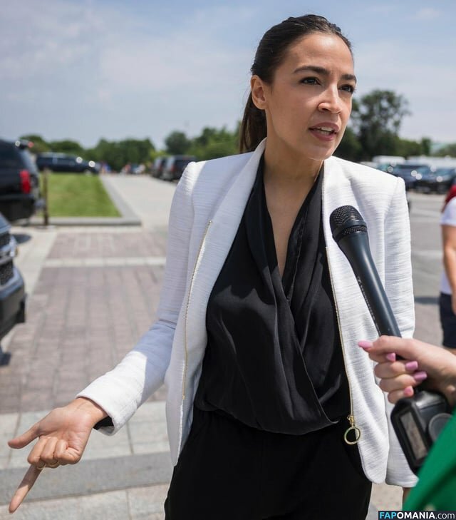 AOC / Alexandria Ocasio-Cortez Çıplak OnlyFans  Sızdırılmış Fotoğraf #47