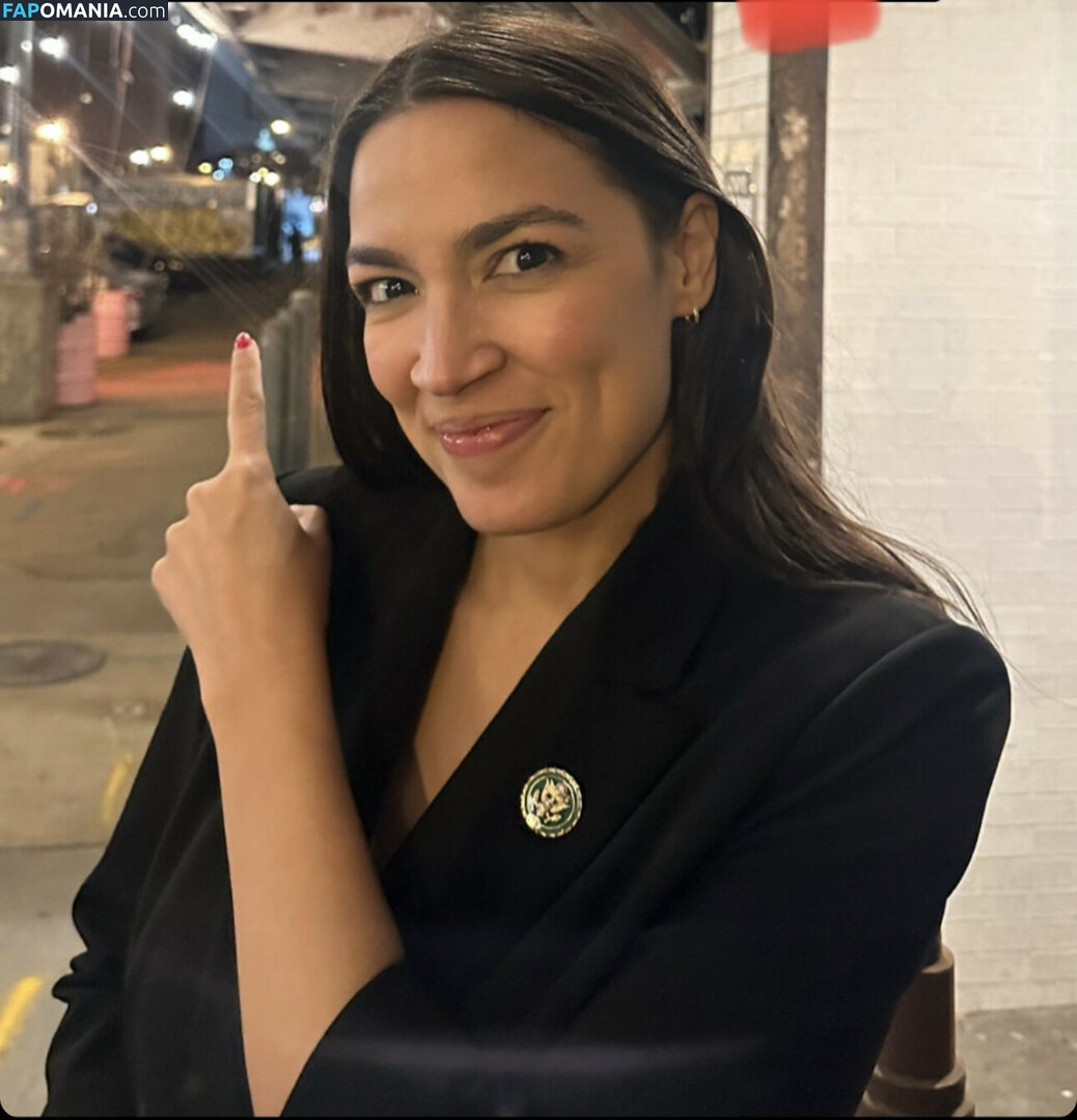 AOC / Alexandria Ocasio-Cortez Çıplak OnlyFans  Sızdırılmış Fotoğraf #55