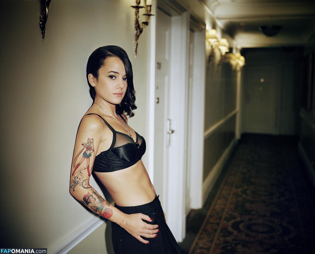 Alizee / alizeeofficiel / alizeesanzeth Çıplak OnlyFans  Sızdırılmış Fotoğraf #19