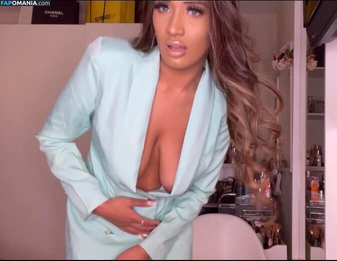 Amina Iqbal / xminaaa_ Çıplak OnlyFans  Sızdırılmış Fotoğraf #1