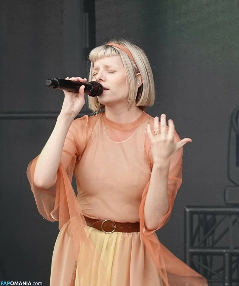 Aurora Aksnes / auroramusic / singer Çıplak OnlyFans  Sızdırılmış Fotoğraf #1