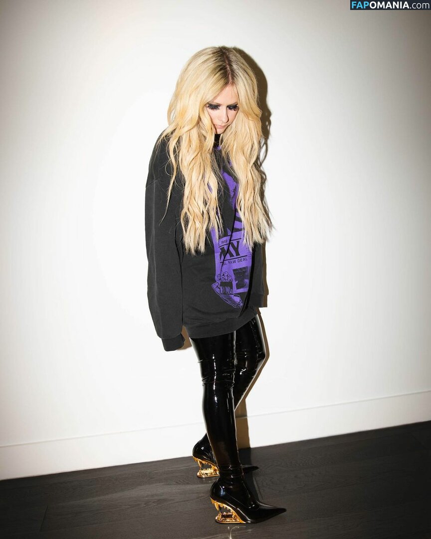 Avril Lavigne Çıplak Sızdırılmış Fotoğraf #43
