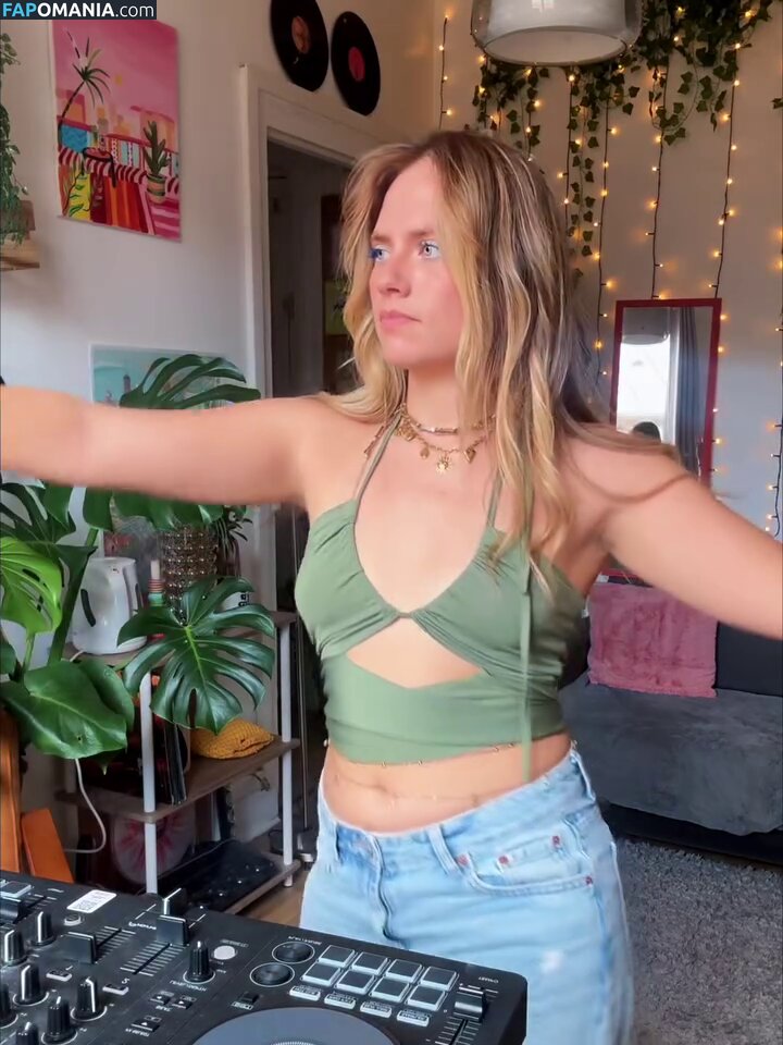 Axelle Maga / axelle.maga Çıplak OnlyFans  Sızdırılmış Fotoğraf #1