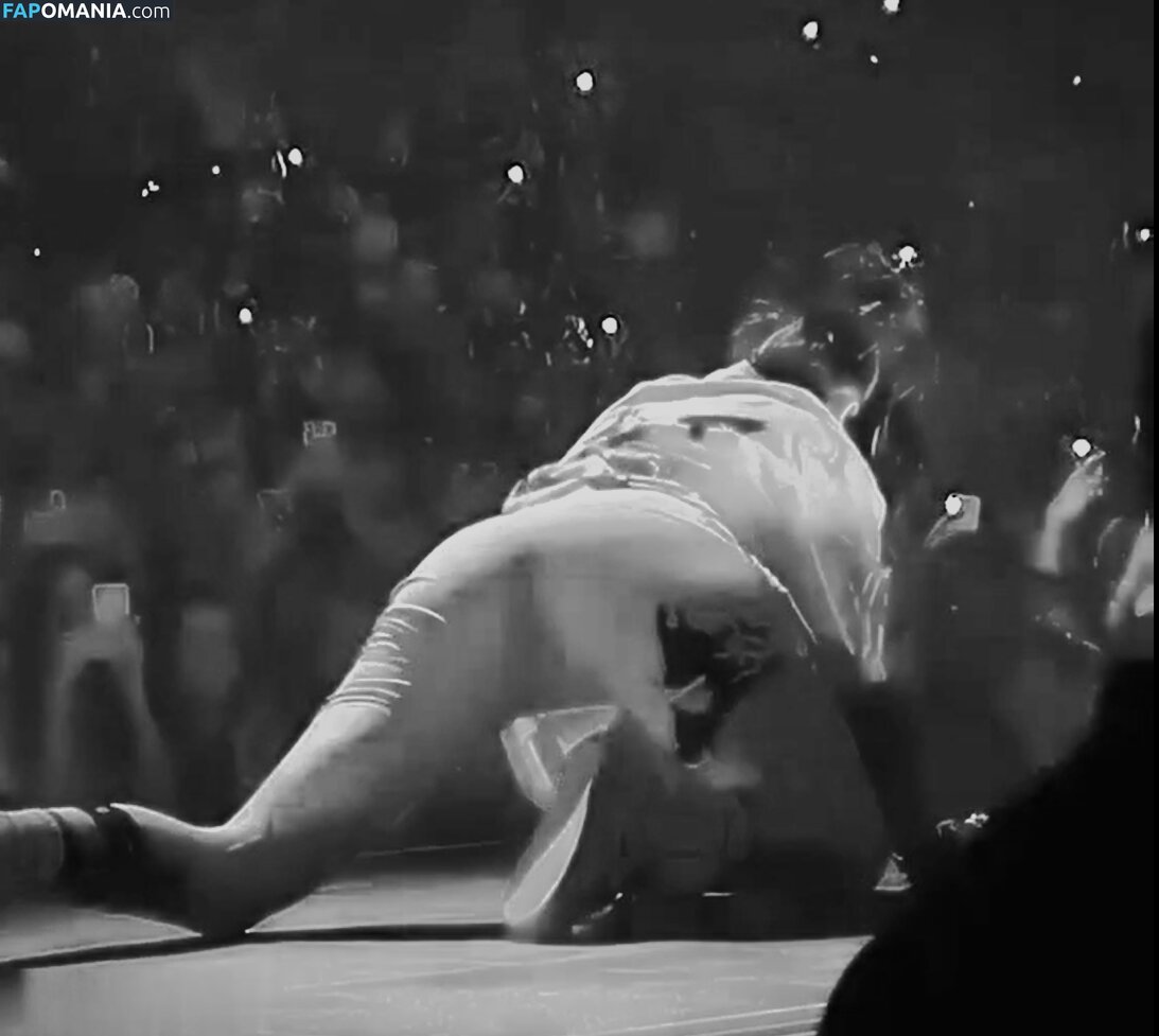 Billie Eilish / Fake / billeeilish / billieeilish Çıplak OnlyFans  Sızdırılmış Fotoğraf #2214