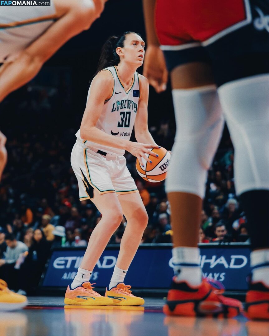 Breanna Stewart / WNBA Player / breannastewart30 Çıplak OnlyFans  Sızdırılmış Fotoğraf #1