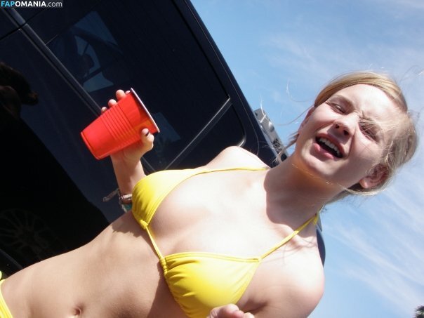 Britt Robertson Çıplak Sızdırılmış Fotoğraf #15