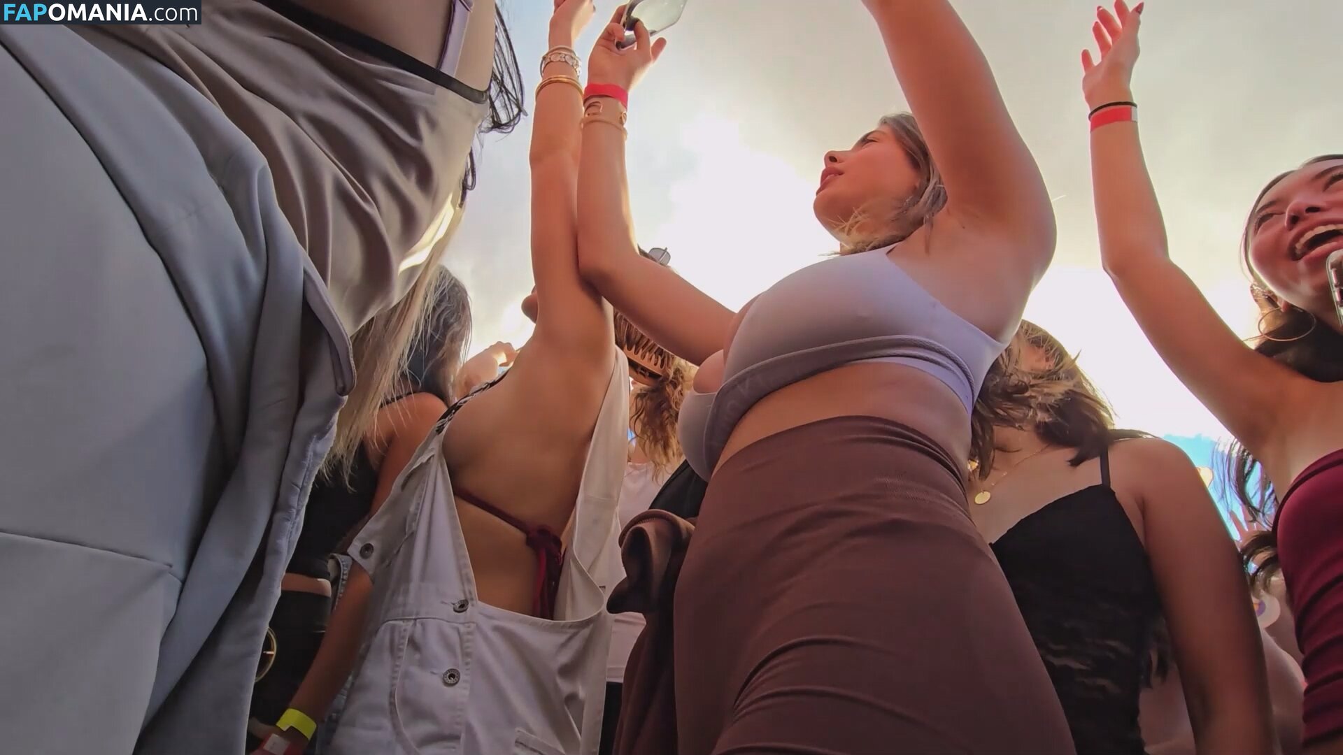 CANDID Boobs / bouncy / braless / cleavage / downblouse / jiggly Çıplak OnlyFans  Sızdırılmış Fotoğraf #3