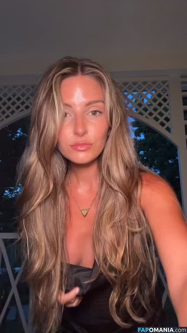Carla Bezanson / carlabezanson Çıplak OnlyFans  Sızdırılmış Fotoğraf #3