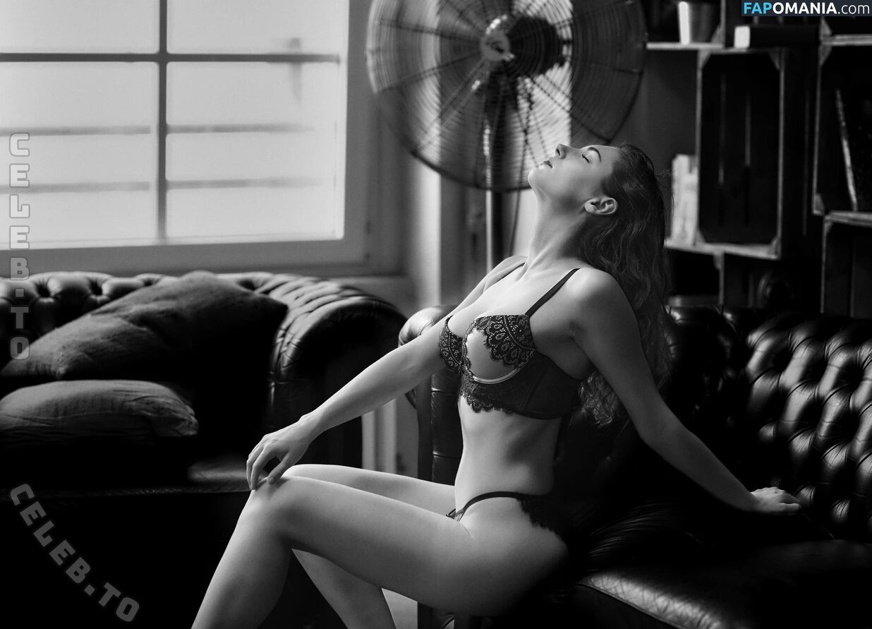 caro_petitemodel / petitemodelCaro Çıplak OnlyFans  Sızdırılmış Fotoğraf #3