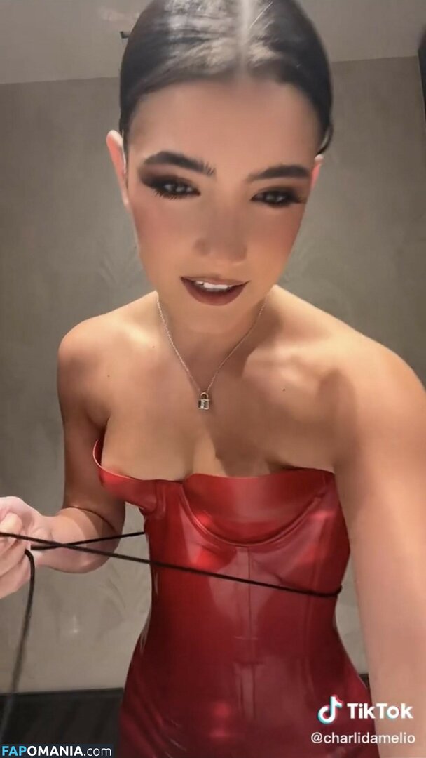 Charli D'Amelio / Charli Damelio / charlidamelio / charliesdamelio Çıplak OnlyFans  Sızdırılmış Fotoğraf #90