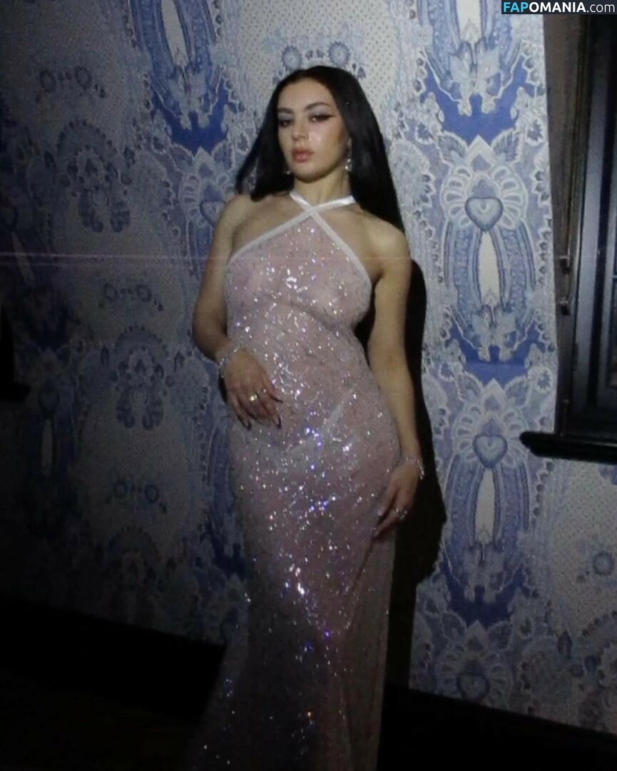 Charli XCX / charli_xcx / charlignarly / charlixcx / https: Çıplak OnlyFans  Sızdırılmış Fotoğraf #129