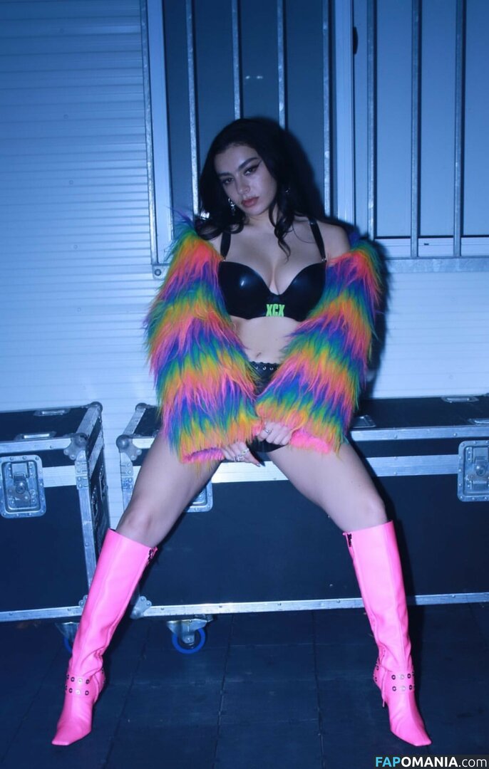 Charli XCX / charli_xcx / charlignarly / charlixcx / https: Çıplak OnlyFans  Sızdırılmış Fotoğraf #322