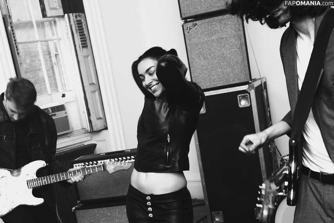 Charli XCX / charli_xcx / charlignarly / charlixcx / https: Çıplak OnlyFans  Sızdırılmış Fotoğraf #1262