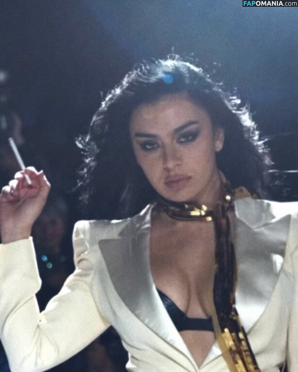 Charli XCX / charli_xcx / charlignarly / charlixcx / https: Çıplak OnlyFans  Sızdırılmış Fotoğraf #1268