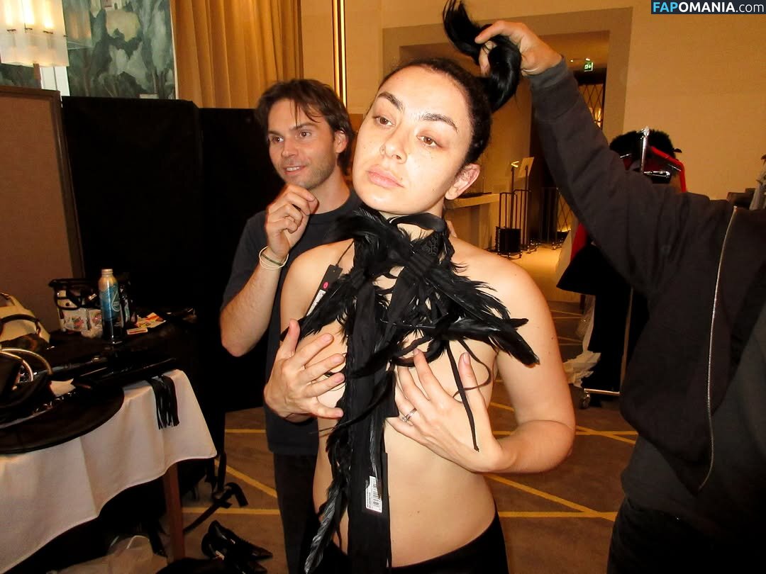 Charli XCX / charli_xcx / charlignarly / charlixcx / https: Çıplak OnlyFans  Sızdırılmış Fotoğraf #1269