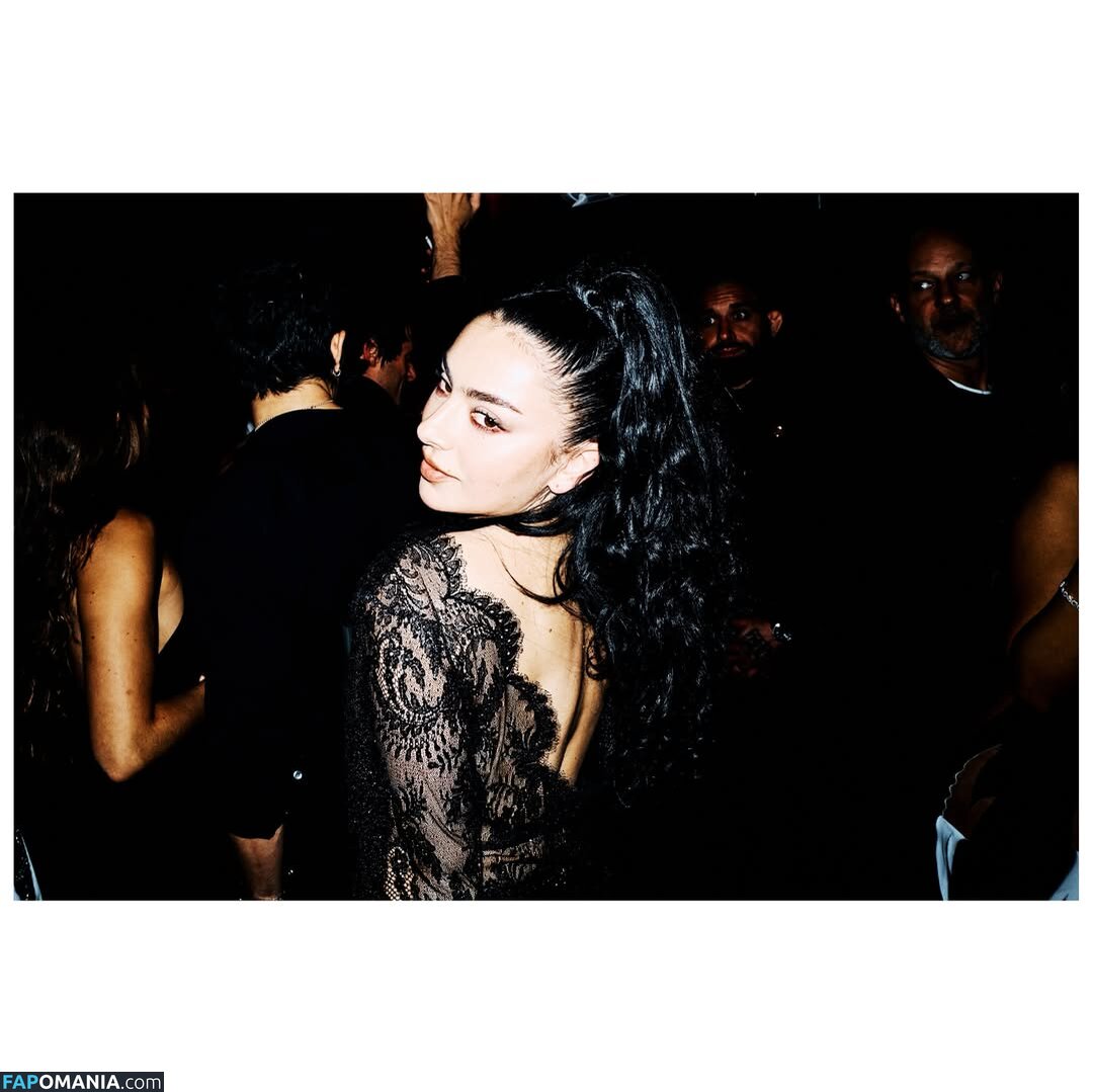 Charli XCX / charli_xcx / charlignarly / charlixcx / https: Çıplak OnlyFans  Sızdırılmış Fotoğraf #1285
