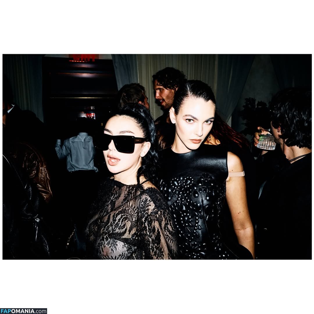 Charli XCX / charli_xcx / charlignarly / charlixcx / https: Çıplak OnlyFans  Sızdırılmış Fotoğraf #1286