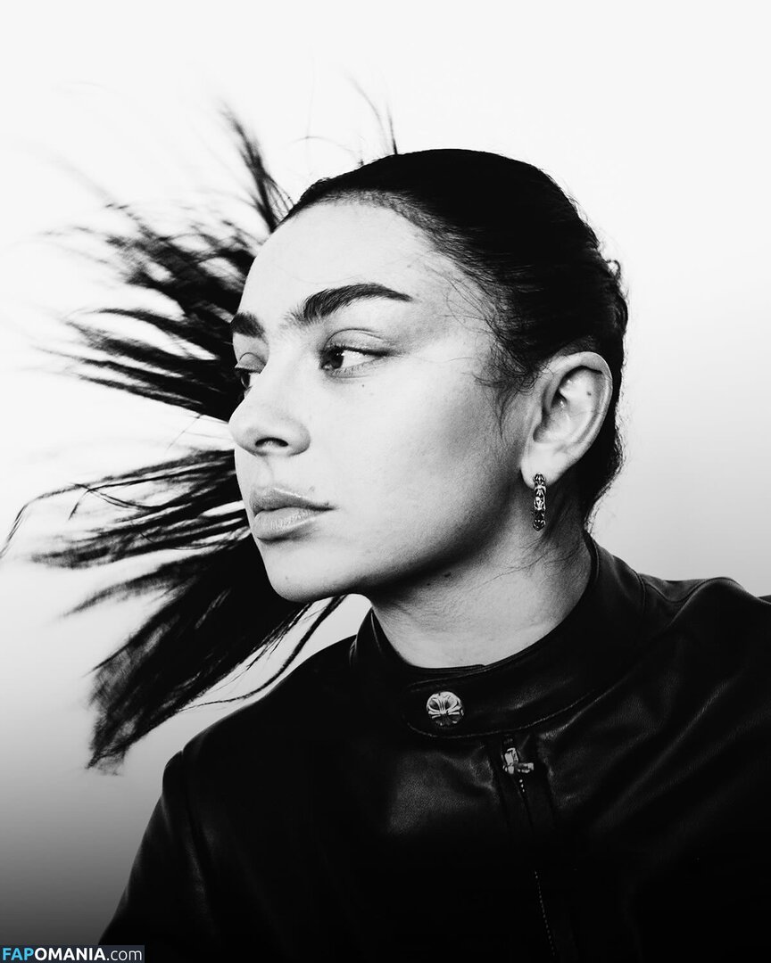 Charli XCX / charli_xcx / charlignarly / charlixcx / https: Çıplak OnlyFans  Sızdırılmış Fotoğraf #1287