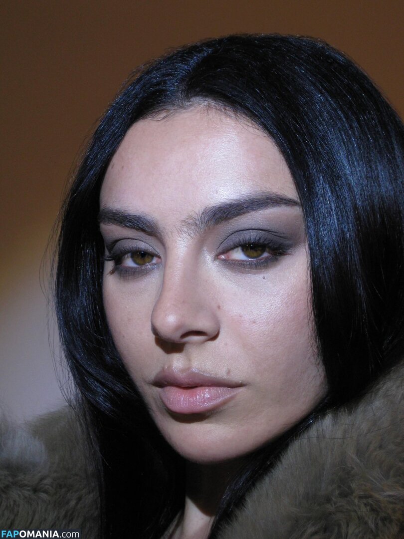 Charli XCX / charli_xcx / charlignarly / charlixcx / https: Çıplak OnlyFans  Sızdırılmış Fotoğraf #1292
