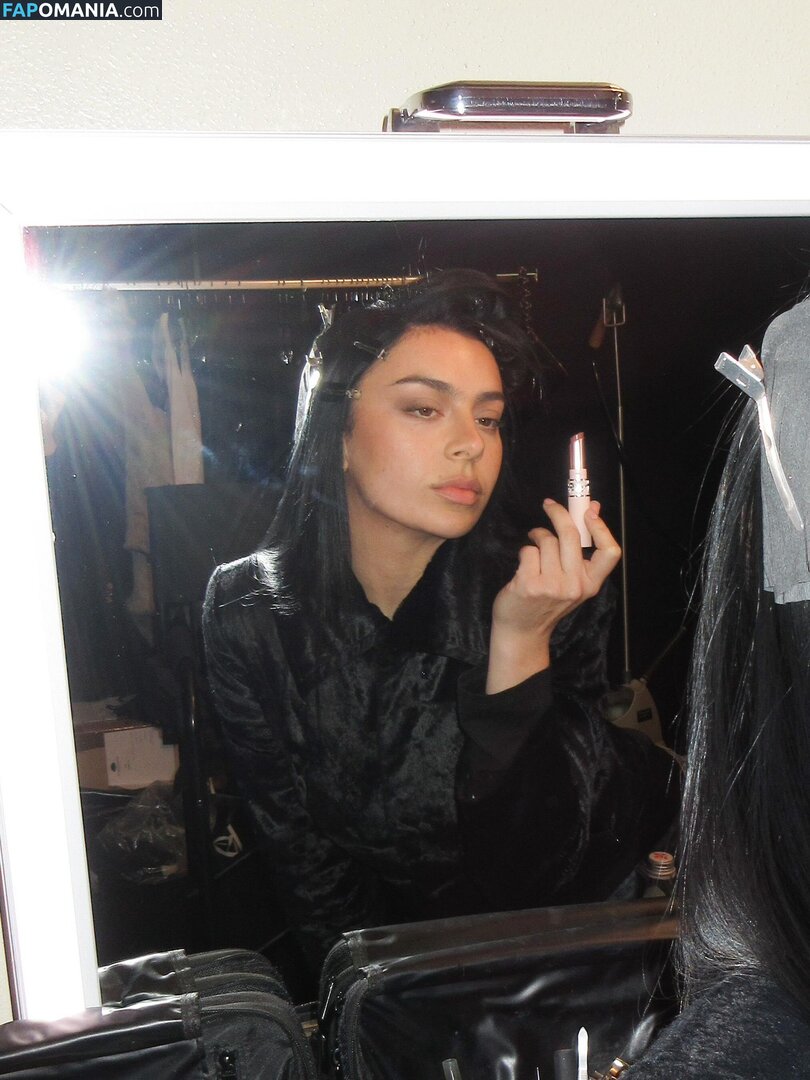 Charli XCX / charli_xcx / charlignarly / charlixcx / https: Çıplak OnlyFans  Sızdırılmış Fotoğraf #1293