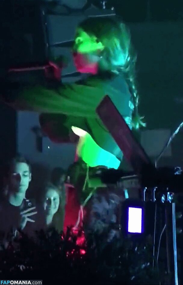 Claire Cottrill / Clairo Çıplak OnlyFans  Sızdırılmış Fotoğraf #6