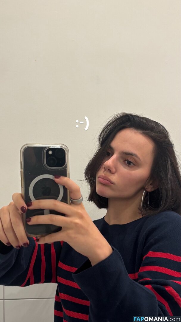 Dafne Keen / dafnefeetworld / dafnekeen Çıplak OnlyFans  Sızdırılmış Fotoğraf #1