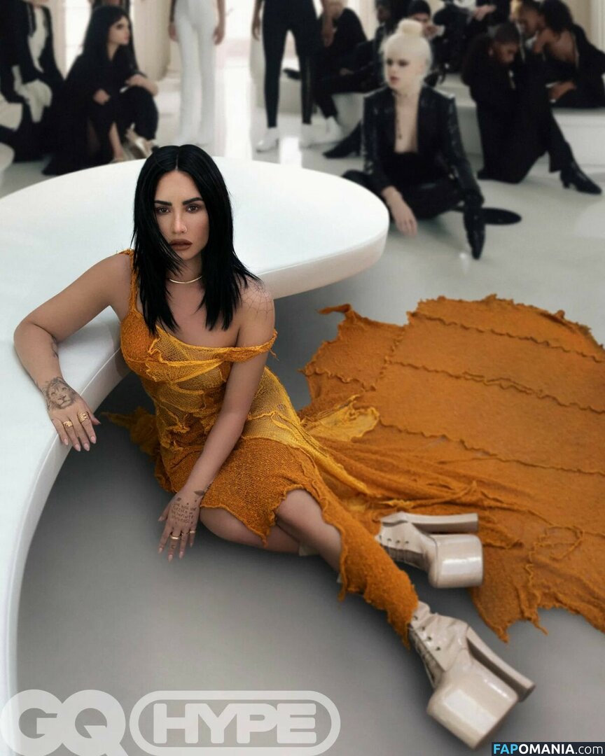 Demi Lovato Çıplak Sızdırılmış Fotoğraf #53