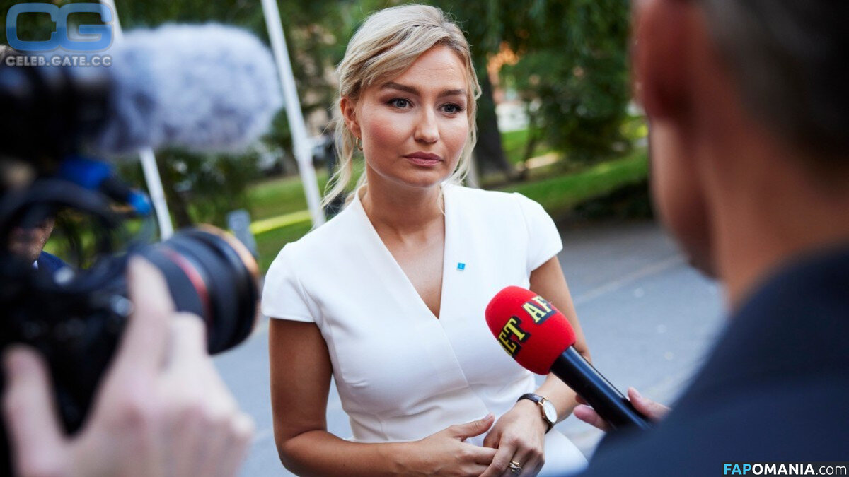 Ebba Busch Çıplak OnlyFans  Sızdırılmış Fotoğraf #2