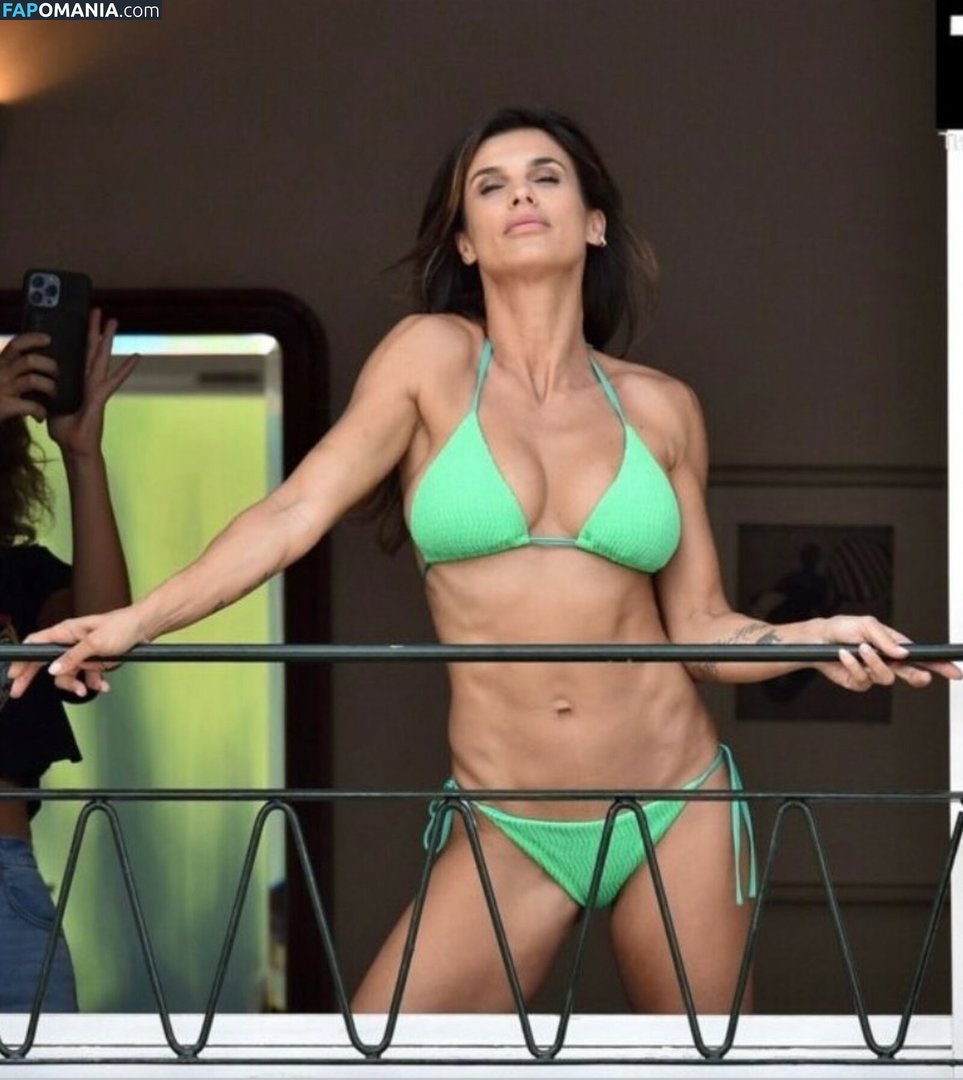 Elisabetta Canalis / JustElisabetta / littlecrumb_ Çıplak OnlyFans  Sızdırılmış Fotoğraf #28