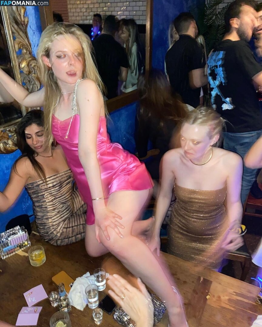 Elle Fanning / ellefanning Çıplak OnlyFans  Sızdırılmış Fotoğraf #89