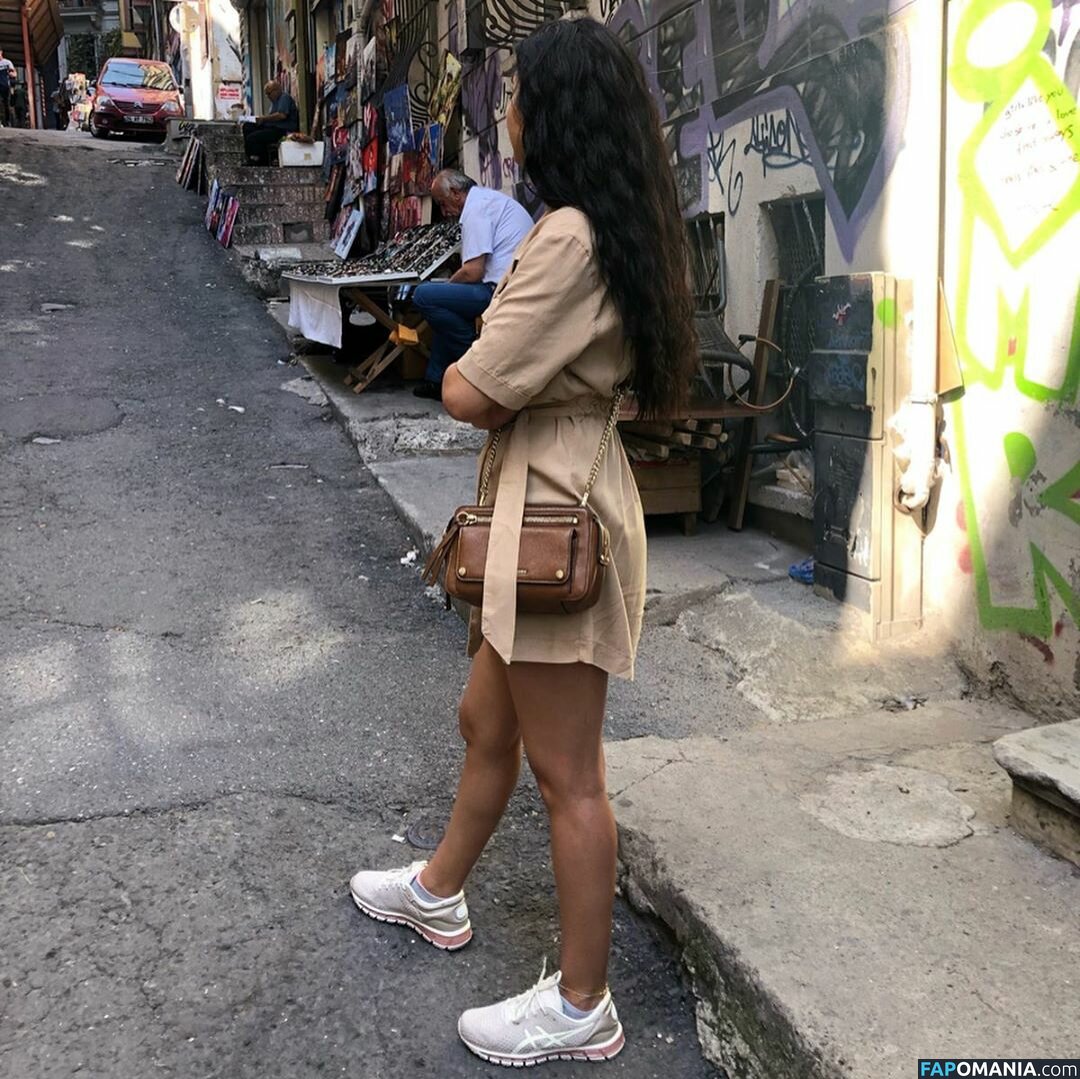 Elwa Saleh Çıplak OnlyFans  Sızdırılmış Fotoğraf #9