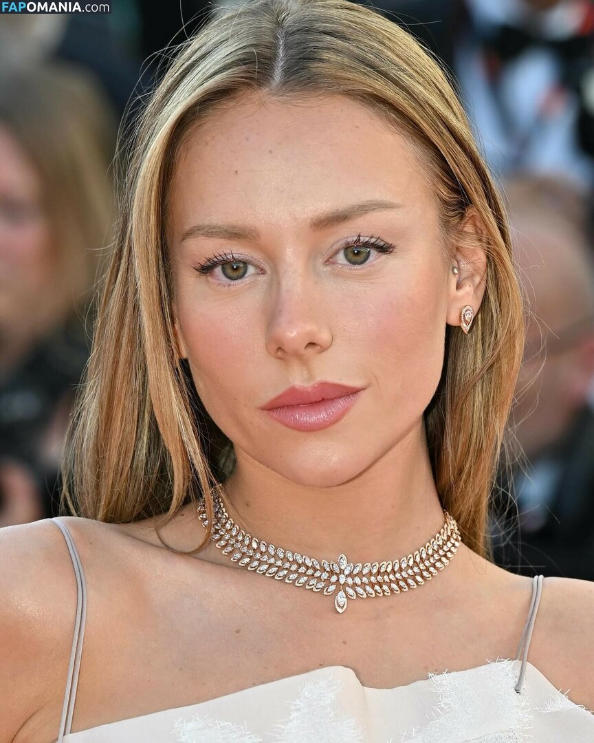 Ester Exposito / ester_exposito / esterexposito Çıplak OnlyFans  Sızdırılmış Fotoğraf #217