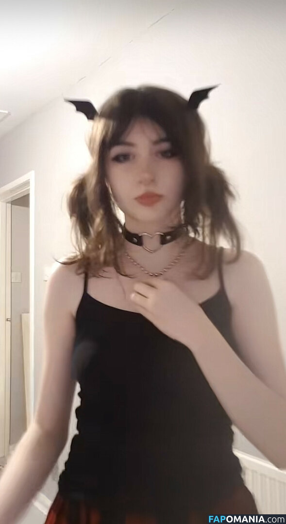 Fendirr / Fendrvvx / Yazoohoo Çıplak OnlyFans  Sızdırılmış Fotoğraf #1