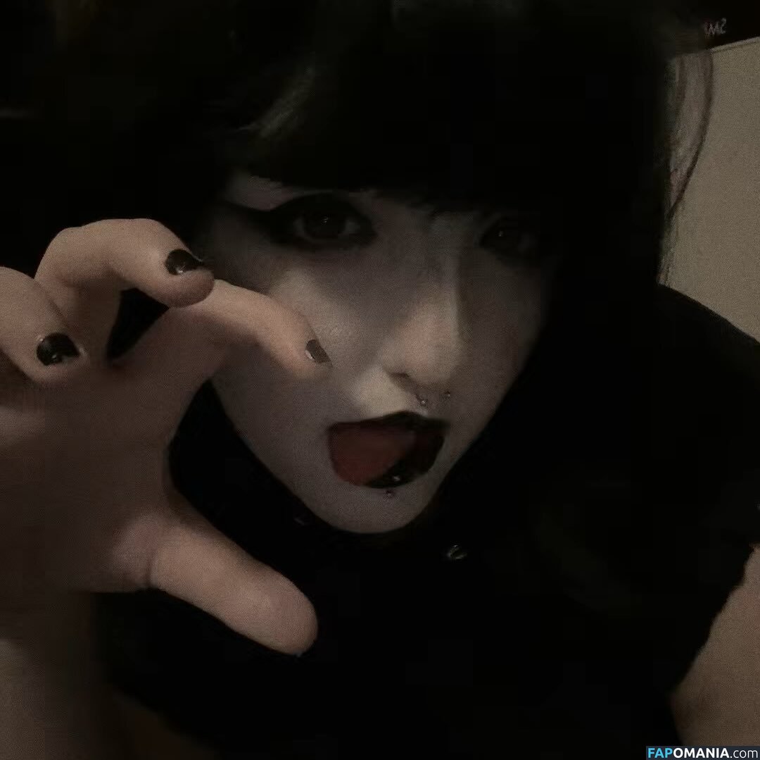 Myka / floral.and.fading._ / lets.cheers.t0.this Çıplak OnlyFans  Sızdırılmış Fotoğraf #1